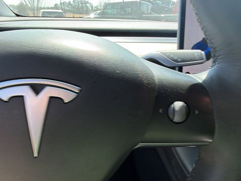 Used 2022 Tesla Model Y Performance image 28