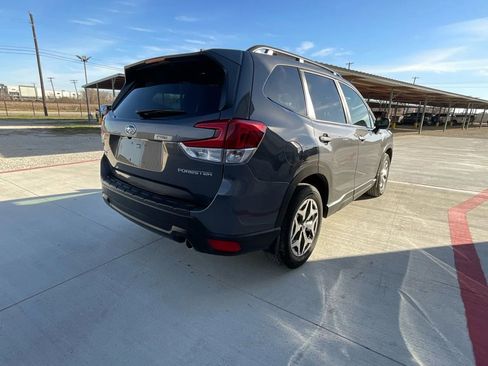 Used 2023 Subaru Forester Premium image 12
