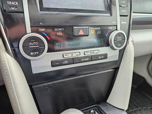 Used 2013 Toyota Camry XLE w/ Leather Pkg FWD image 23