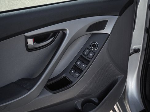 Used 2015 Hyundai Elantra SE image 14