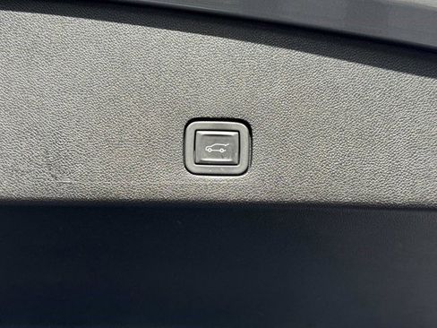 Certified 2024 Cadillac XT6 Sport w/ Technology Package AWD/4WD image 12