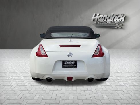 Used 2014 Nissan 370Z Touring w/ Sport Package RWD image 8
