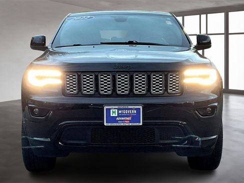 Used 2022 Jeep Grand Cherokee Laredo X image 2