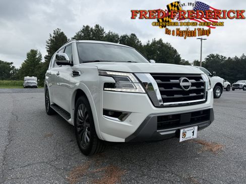 Used 2023 Nissan Armada Platinum w/ Captain's Chairs Package AWD/4WD image 1