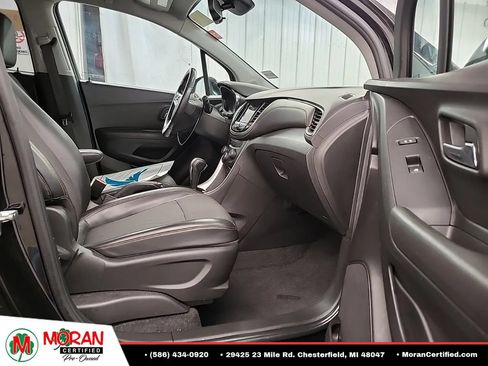 Used 2019 Chevrolet Trax LT w/ LT Convenience Package FWD image 14