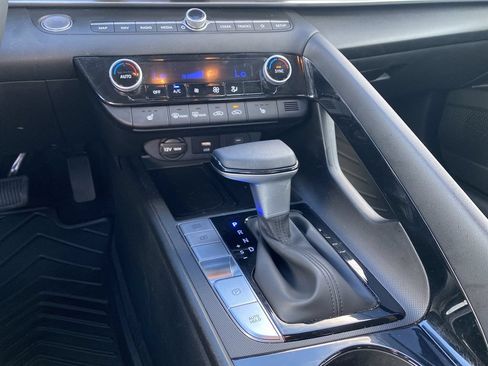 Certified 2025 Hyundai Elantra SEL FWD image 25