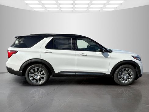 New 2025 Ford Explorer Platinum image 3