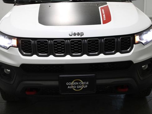 Used 2025 Jeep Compass Trailhawk AWD/4WD image 48