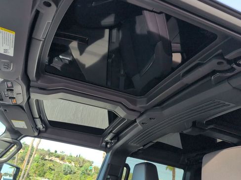 Used 2025 GMC Hummer EV 2X w/ LPO, Sport Package image 7