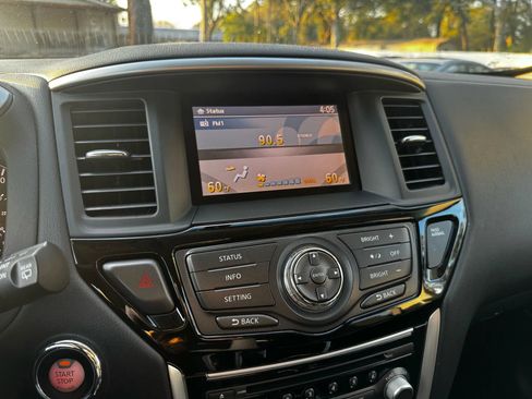 Used 2014 Nissan Pathfinder SV image 21