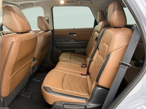 Used 2024 Nissan Pathfinder Platinum w/ Cargo Package image 12