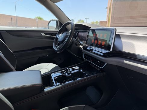 Used 2024 Volkswagen Atlas Peak Edition SEL AWD/4WD image 46