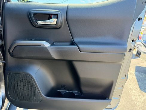 Used 2016 Toyota Tacoma TRD Sport w/ Premium & Technology Package AWD/4WD image 19