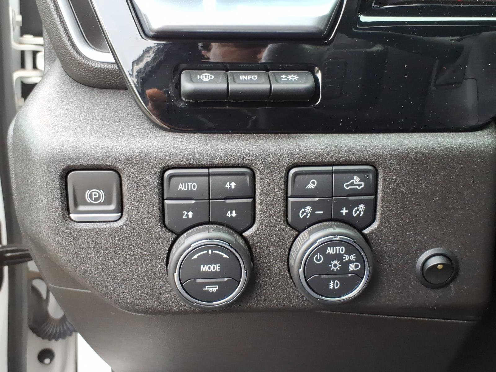 Certified 2023 Chevrolet Silverado 1500 High Country w/ High Country Premium Package AWD/4WD image 17