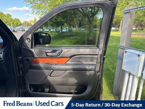 Used 2018 Lincoln Navigator L Select AWD/4WD image 17