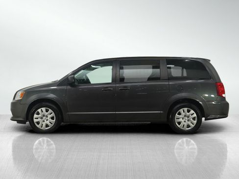 Used 2018 Dodge Grand Caravan SE image 2
