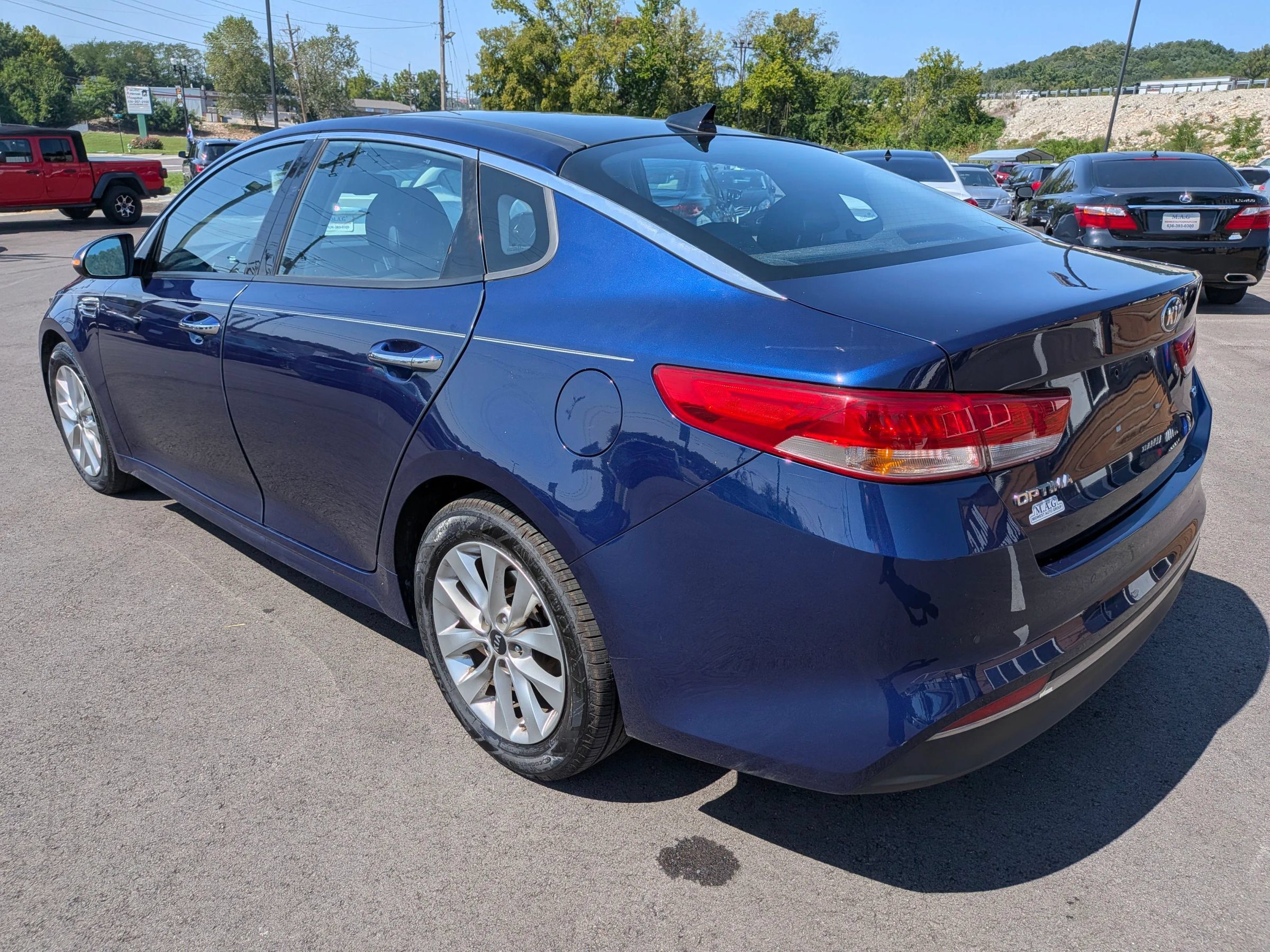 Used 2016 Kia Optima EX w/ Premium Package FWD image 4
