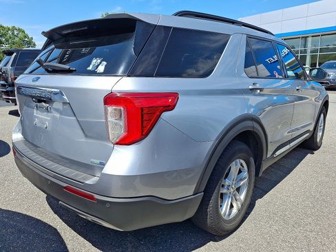 Used 2020 Ford Explorer XLT w/ Equipment Group 202A AWD/4WD image 5