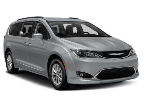 Used 2018 Chrysler Pacifica Touring-L Plus image 8