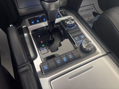 Used 2020 Toyota Land Cruiser Heritage Edition image 17