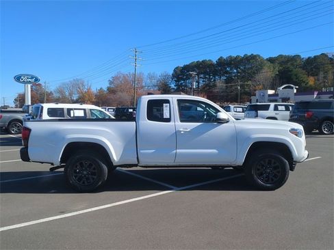 Used 2022 Toyota Tacoma TRD Off-Road image 14