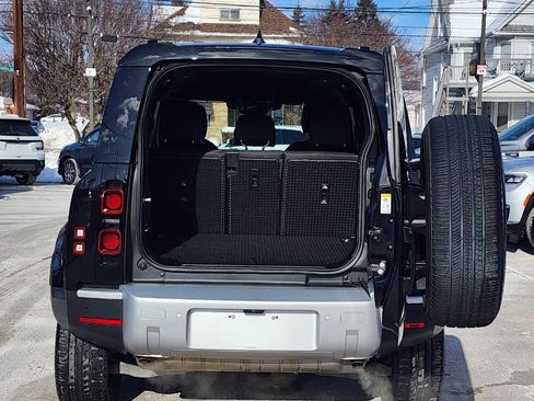 Used 2025 Land Rover Defender 110 S image 22