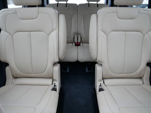 Certified 2024 Jeep Grand Cherokee L Limited w/ Luxury Tech Group II image 13