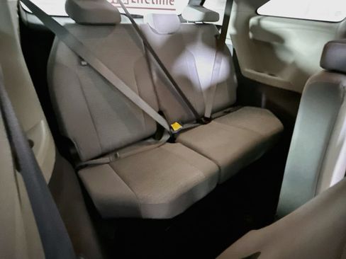 Certified 2024 Toyota Sienna LE FWD image 29