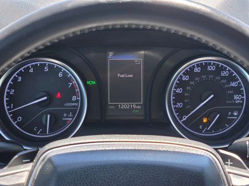 Used 2018 Toyota Camry SE w/ Moonroof Package FWD image 33