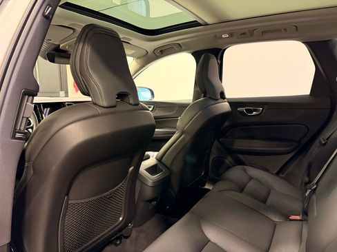 Used 2025 Volvo XC60 B5 Plus image 20