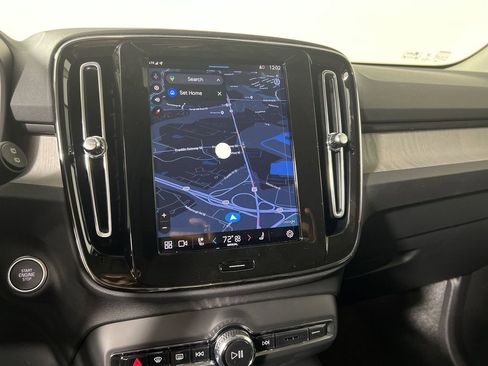 Certified 2025 Volvo XC40 B5 Plus w/ Protection Package Premier image 22