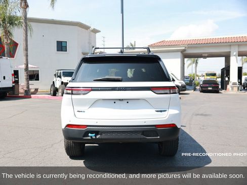 Used 2022 Jeep Grand Cherokee Trailhawk w/ Advanced Protech Group II AWD/4WD image 4