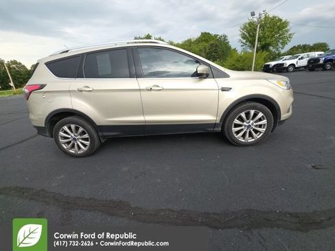 Used 2017 Ford Escape Titanium w/ Equipment Group 301A AWD/4WD image 4