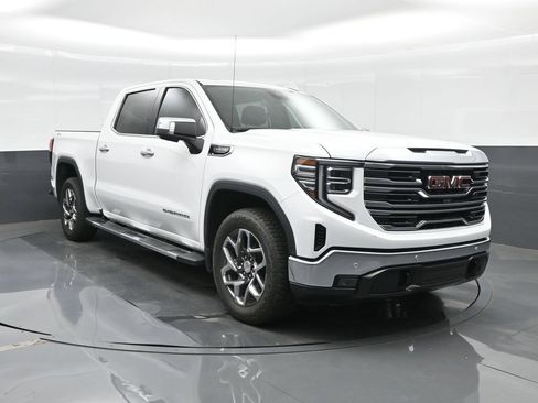 Used 2024 GMC Sierra 1500 SLT w/ SLT Premium Plus Package AWD/4WD image 11