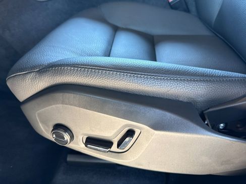 Used 2025 Volvo XC60 B5 Plus image 14