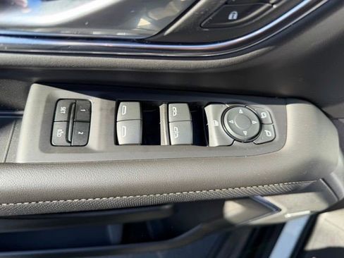 Certified 2024 GMC Yukon XL SLT image 15