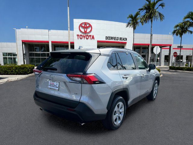 Used 2021 Toyota RAV4 LE FWD image 7