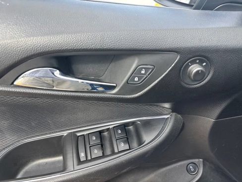 Used 2019 Chevrolet Cruze LT FWD image 15