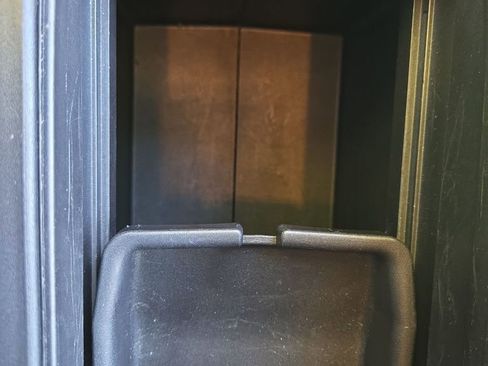 Used 2024 Toyota Highlander LE image 25