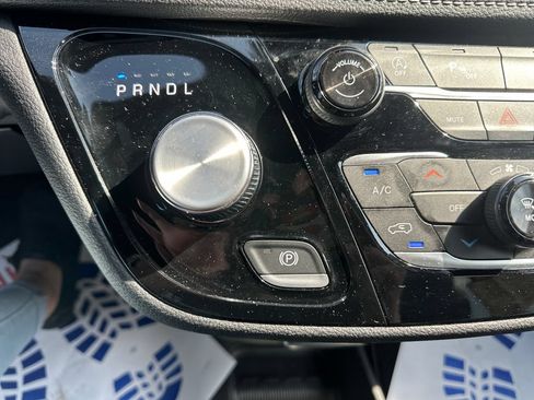 Used 2025 Chrysler Pacifica Select FWD image 25
