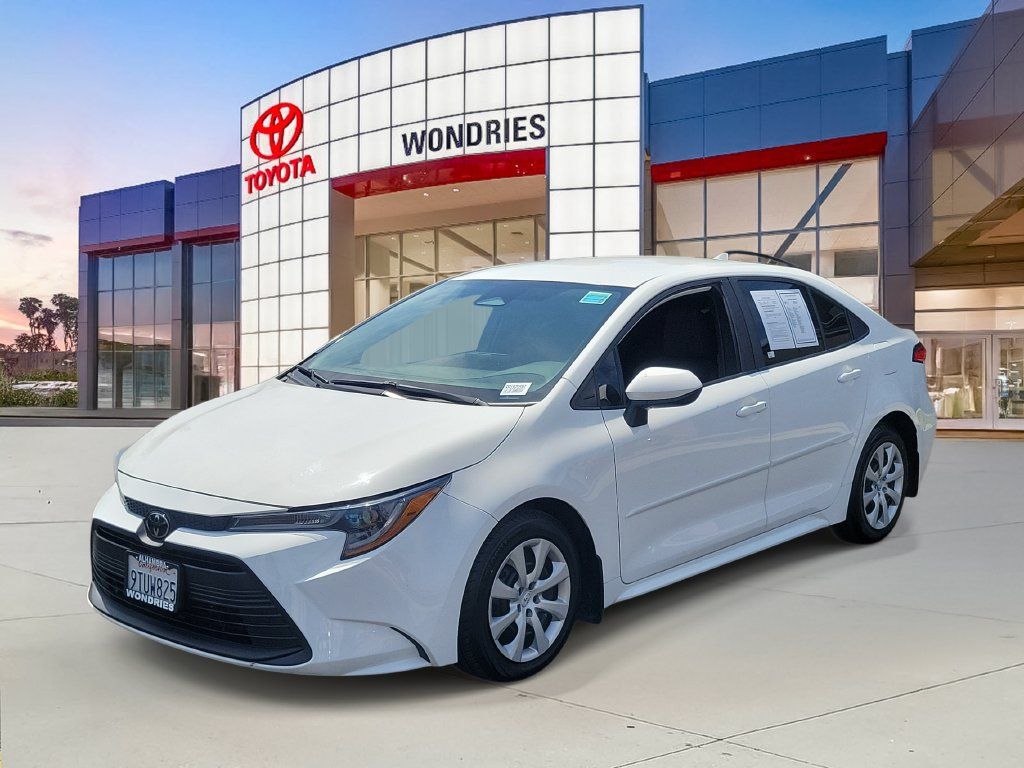Used 2024 Toyota Corolla LE FWD image 2