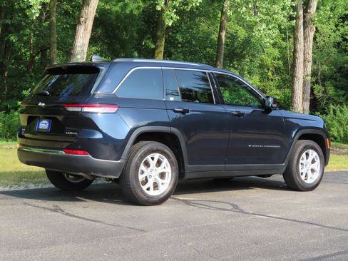 Certified 2023 Jeep Grand Cherokee Limited w/ Luxury Tech Group II AWD/4WD image 3