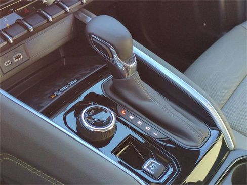 Used 2026 Chevrolet Colorado ZR2 w/ Technology Package image 20