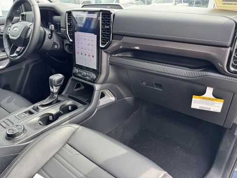 Used 2025 Ford Ranger Lariat w/ FX4 Off-Road Package image 7