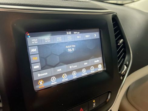 Used 2021 Jeep Cherokee Latitude Plus w/ Sun & Sound Group AWD/4WD image 14