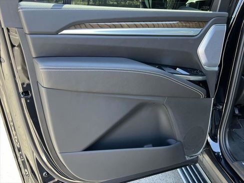 Used 2026 Cadillac Escalade ESV Platinum Sport w/ LPO, ONYX Package AWD/4WD image 14