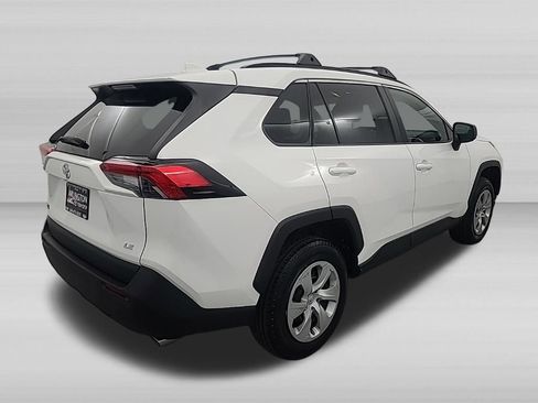 Used 2021 Toyota RAV4 LE FWD image 5