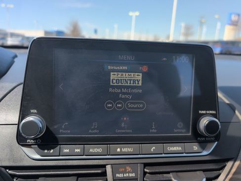 Used 2025 Nissan Altima 2.5 SV image 25