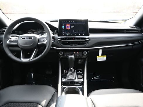 New 2026 Jeep Compass Latitude image 18