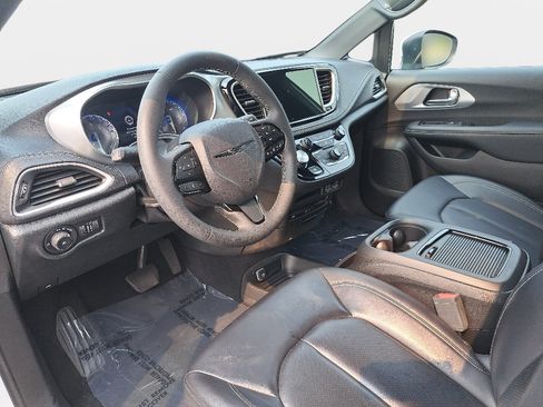 Certified 2023 Chrysler Pacifica Touring-L w/ Uconnect Theater Family Group AWD/4WD image 18